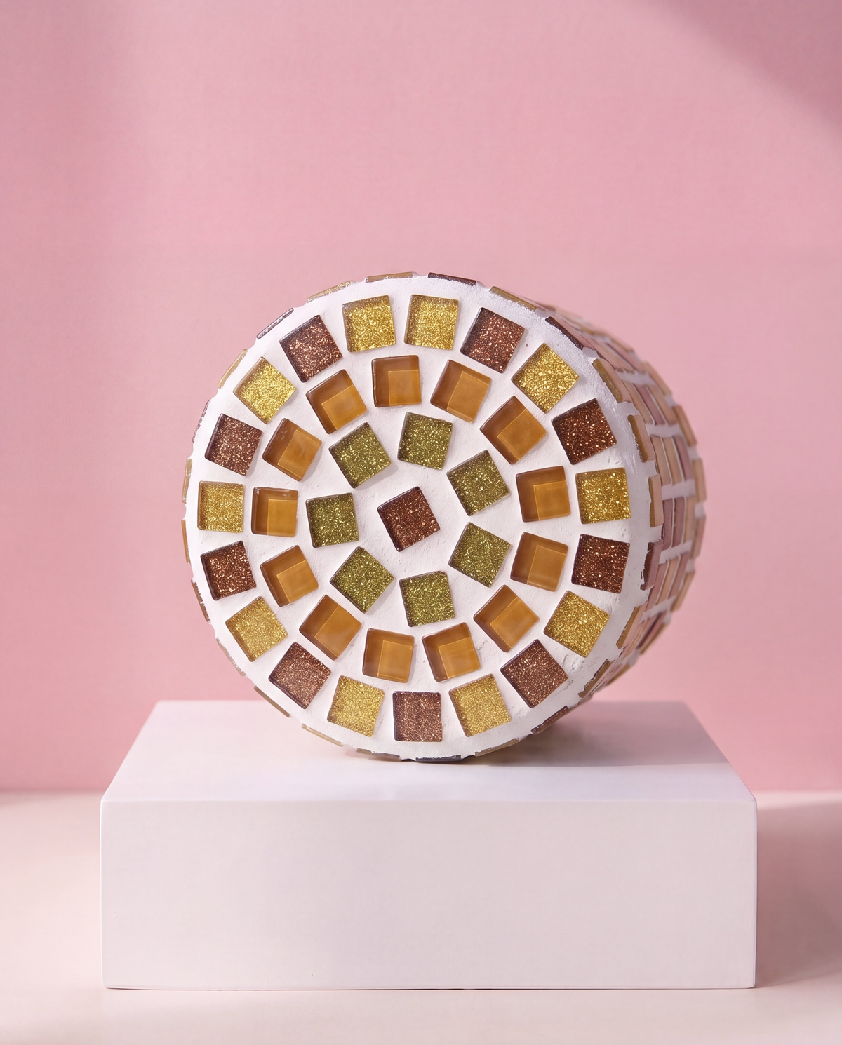 Flowerpot made of natural tiles